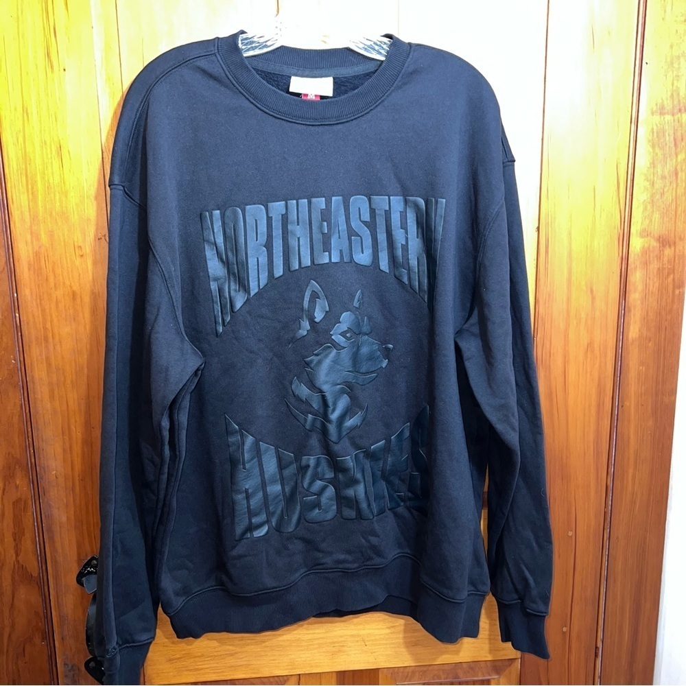 ***NWT*** 👕 Mitchell & Ness Northeastern Huskies NCAA Crewneck